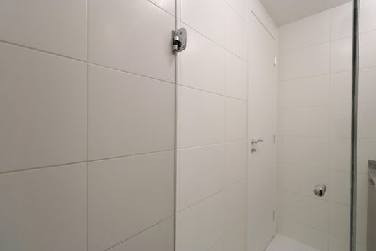 Banheiro de kitnet/studio para alugar com 1 quarto, 32m² em Pompeia, São Paulo