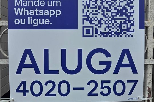 Plaquinha instalada de apartamento para alugar com 3 quartos, 110m² em Santa Lúcia, Belo Horizonte
