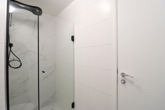 Banheiro de kitnet/studio para alugar com 1 quarto, 32m² em Pompeia, São Paulo
