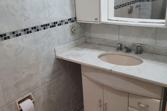 Banheiro de apartamento à venda com 1 quarto, 50m² em Boa Vista, Porto Alegre