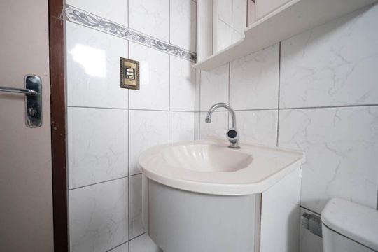 Banheiro de apartamento à venda com 2 quartos, 45m² em Vila Araguaia, São Paulo
