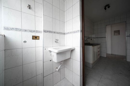Cozinha e Área de Serviço de apartamento à venda com 2 quartos, 45m² em Vila Araguaia, São Paulo