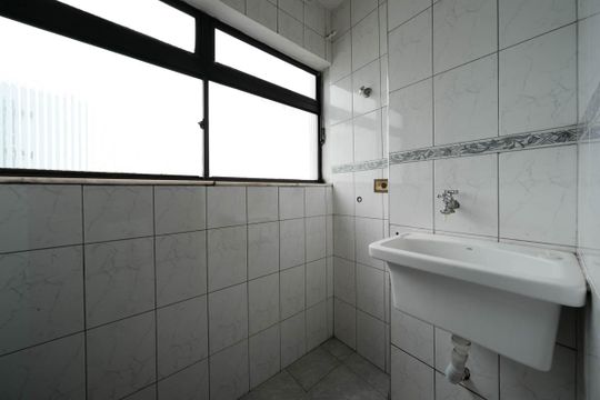Cozinha e Área de Serviço de apartamento à venda com 2 quartos, 45m² em Vila Araguaia, São Paulo