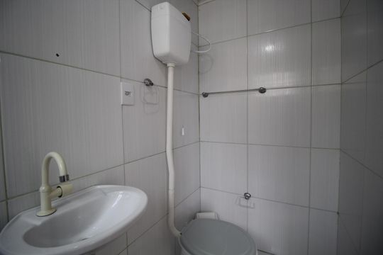 Banheiro de kitnet/studio à venda com 0 quarto, 39m² em Jardim Dona Leopoldina, Porto Alegre