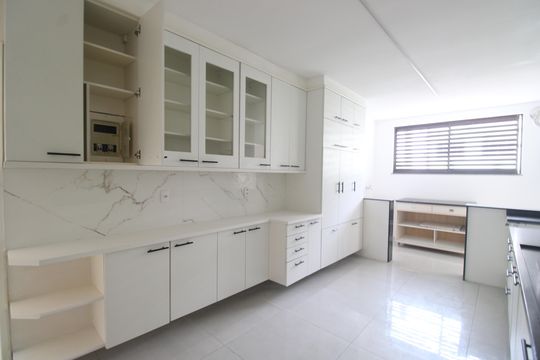 Cozinha de apartamento à venda com 4 quartos, 180m² em Jacarepaguá, Rio de Janeiro