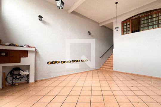 Área externa de casa à venda com 3 quartos, 187m² em Vila Alvinopolis, São Bernardo do Campo