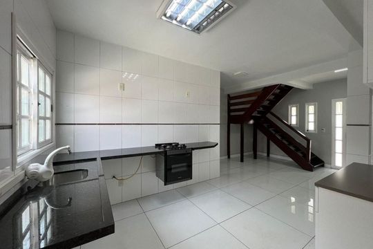 Cozinha de casa à venda com 2 quartos, 142m² em Mato Grande, Canoas