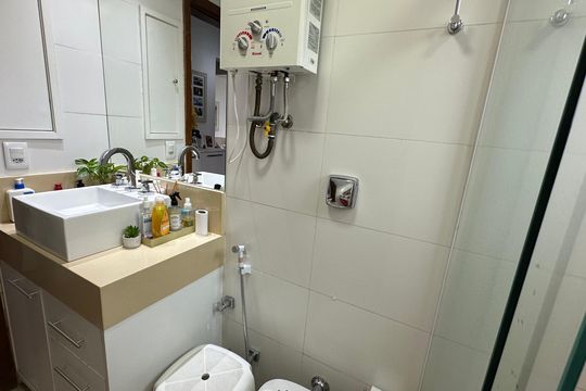 Banheiro de apartamento à venda com 3 quartos, 66m² em Cidade Nova, Rio de Janeiro