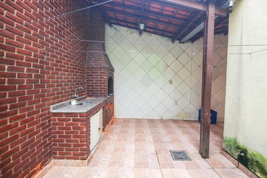 Quintal de casa à venda com 3 quartos, 175m² em Jardim Colombo, São Paulo