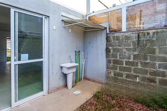 Lavanderia  de casa de condomínio para alugar com 2 quartos, 80m² em Vila Nova, Porto Alegre