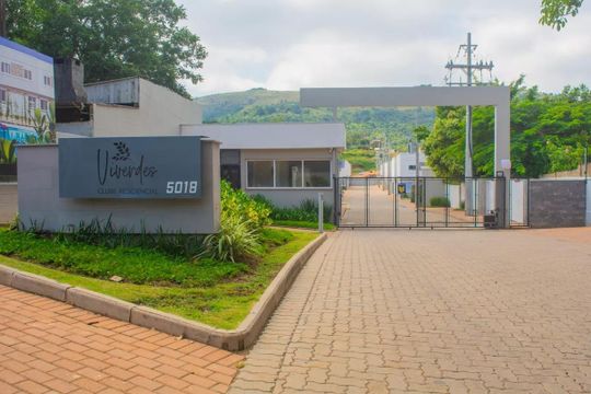 Área Externa  de casa de condomínio para alugar com 2 quartos, 80m² em Vila Nova, Porto Alegre