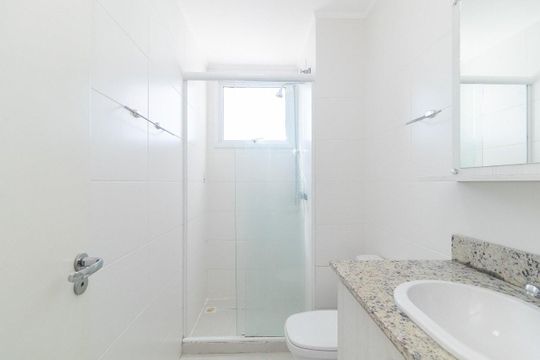 Banheiro de apartamento para alugar com 1 quarto, 52m² em Azenha, Porto Alegre