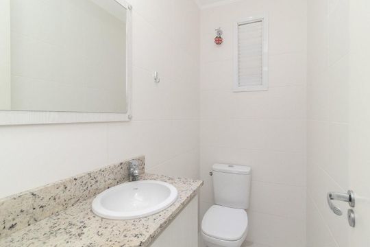 Lavabo de apartamento para alugar com 1 quarto, 52m² em Azenha, Porto Alegre