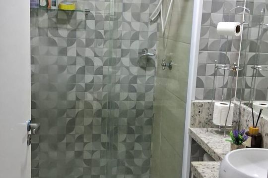 Banheiro de apartamento para alugar com 2 quartos, 42m² em Residencial Palma de Maiorca, Cotia