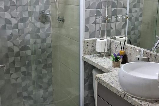 Banheiro de apartamento para alugar com 2 quartos, 42m² em Residencial Palma de Maiorca, Cotia