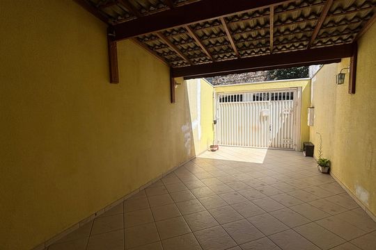 Garagem de casa à venda com 3 quartos, 126m² em Vila Camilópolis, Santo André