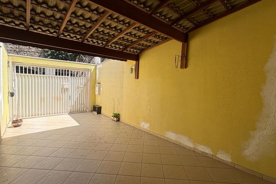 Garagem de casa à venda com 3 quartos, 126m² em Vila Camilópolis, Santo André