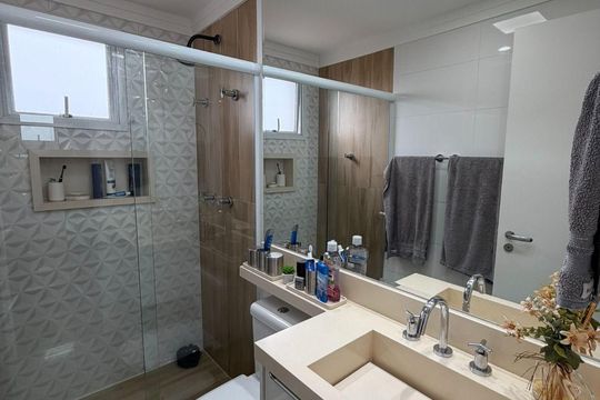 Banheiro 2 de apartamento à venda com 2 quartos, 73m² em Alphaville Empresarial, Barueri