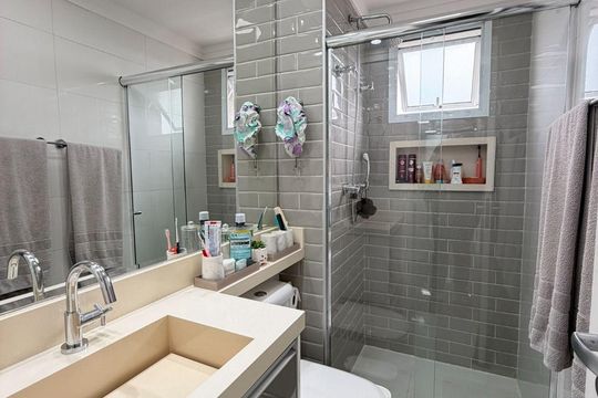 Banheiro 1 de apartamento à venda com 2 quartos, 73m² em Alphaville Empresarial, Barueri