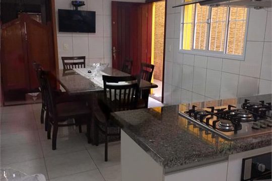 Casa à venda com 3 quartos, 135m² em Jardim Marisa, São Paulo