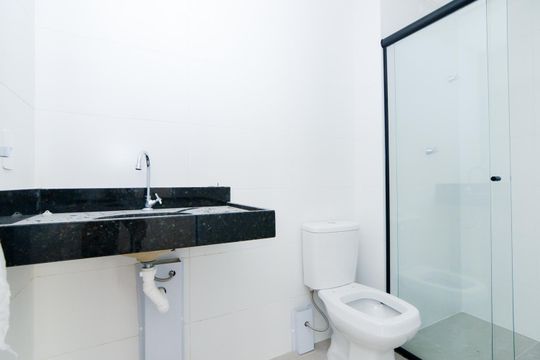 Banheiro social de apartamento à venda com 2 quartos, 45m² em Macedo, Guarulhos
