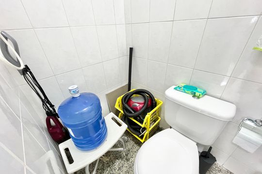 Banheiro de serviço de apartamento à venda com 3 quartos, 126m² em Santana, São Paulo