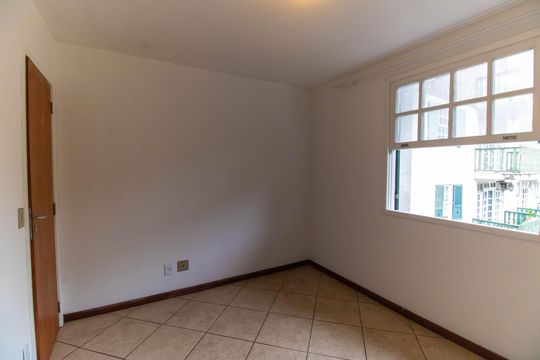 Suíte  de apartamento à venda com 3 quartos, 132m² em Badu, Niterói