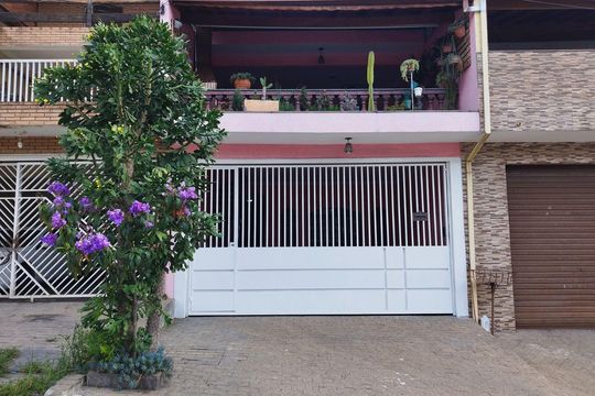 Fachada de casa à venda com 3 quartos, 175m² em Bandeiras, Osasco