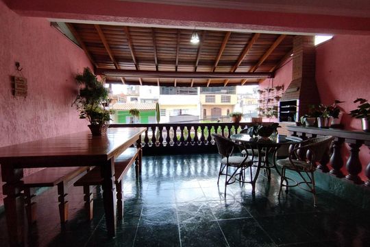 Área externa de casa à venda com 3 quartos, 175m² em Bandeiras, Osasco