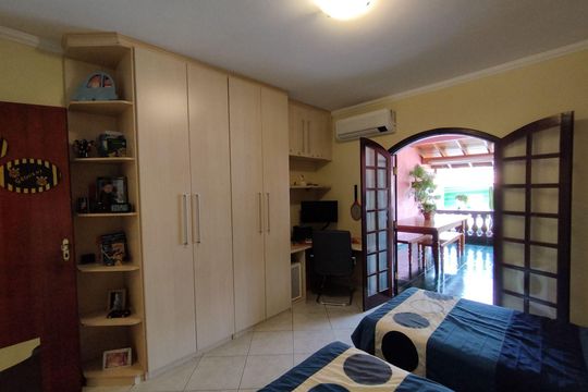 Quarto de casa à venda com 3 quartos, 175m² em Bandeiras, Osasco