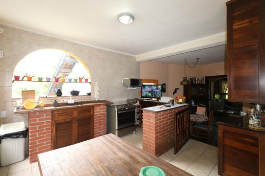 Cozinha de casa de condomínio à venda com 3 quartos, 300m² em Sete Praias, Diadema
