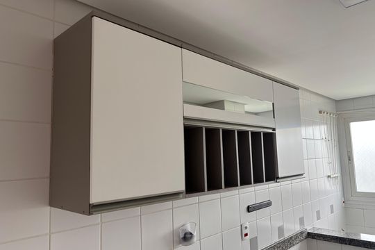 Cozinha de apartamento à venda com 2 quartos, 50m² em Boa Vista, Porto Alegre