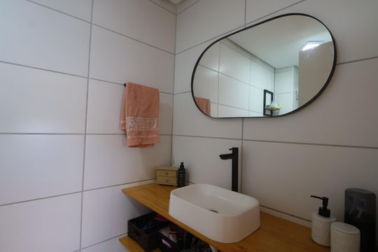 Banheiro  de apartamento à venda com 2 quartos, 53m² em Fátima, Canoas
