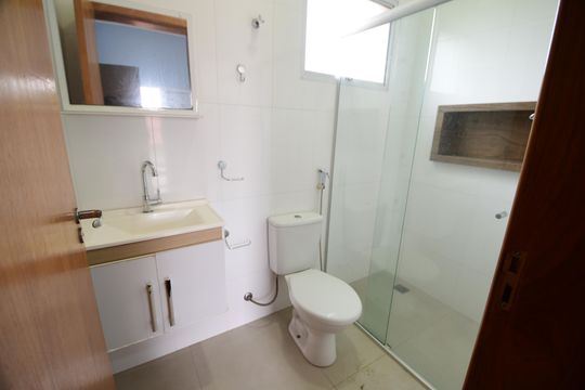 Banheiro Suíte de casa de condomínio à venda com 2 quartos, 84m² em Vila Nogueira, Campinas
