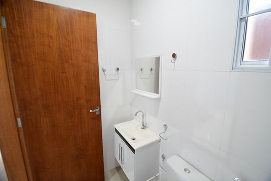 Banheiro de casa de condomínio à venda com 2 quartos, 84m² em Vila Nogueira, Campinas