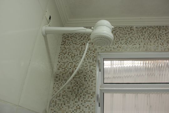 Banheiro de apartamento para alugar com 1 quarto, 40m² em Marapé, Santos