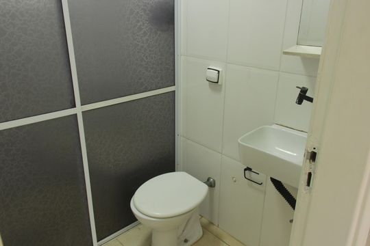 Banheiro de apartamento para alugar com 1 quarto, 40m² em Marapé, Santos