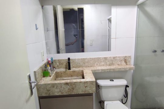 Banheiro de apartamento para alugar com 2 quartos, 60m² em Taquara, Rio de Janeiro