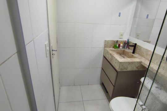 Banheiro de apartamento para alugar com 2 quartos, 60m² em Taquara, Rio de Janeiro