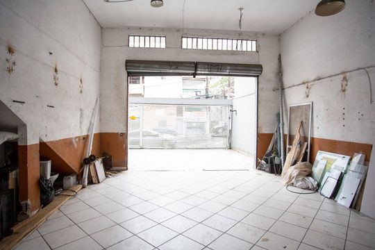 Garagem de casa para alugar com 2 quartos, 290m² em Taboão, Diadema