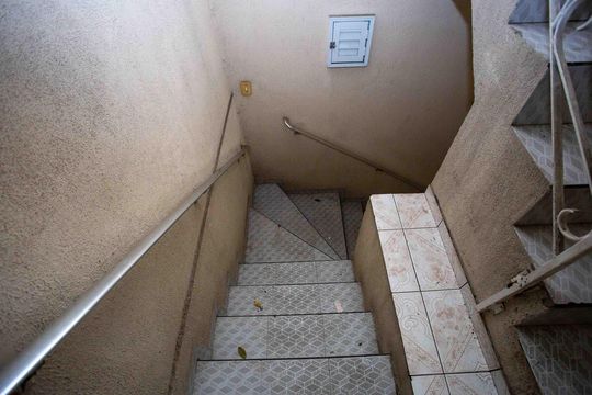 Escada de casa para alugar com 2 quartos, 290m² em Taboão, Diadema