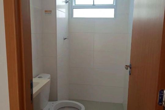 Banheiro de apartamento para alugar com 2 quartos, 55m² em Barra, Salvador