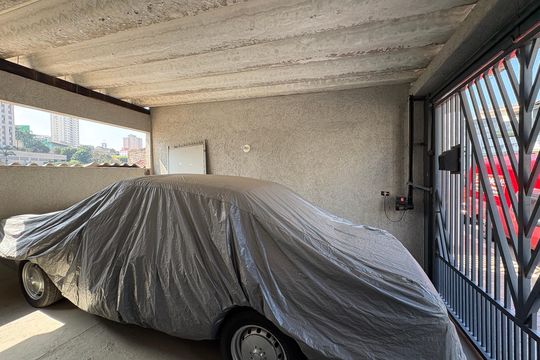 Garagem de casa à venda com 4 quartos, 140m² em Chácara Inglesa, São Paulo
