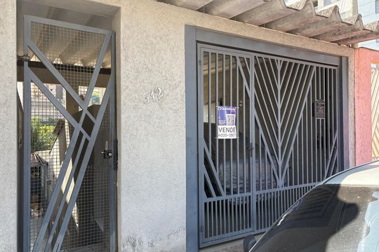 Fachada de casa à venda com 4 quartos, 140m² em Chácara Inglesa, São Paulo