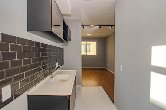 Cozinha e Área de Serviço de apartamento à venda com 2 quartos, 42m² em Sarandi, Porto Alegre