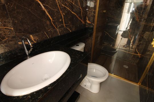 Banheiro de apartamento para alugar com 1 quarto, 32m² em Vila Guilhermina, São Paulo