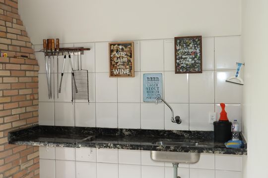 Casa de Condomínio para alugar com 3 quartos, 262m² em Jardim Indaia, Embu das Artes