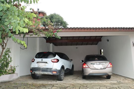 Casa de Condomínio para alugar com 3 quartos, 262m² em Jardim Indaia, Embu das Artes