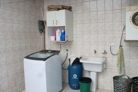 Casa de Condomínio para alugar com 3 quartos, 262m² em Jardim Indaia, Embu das Artes