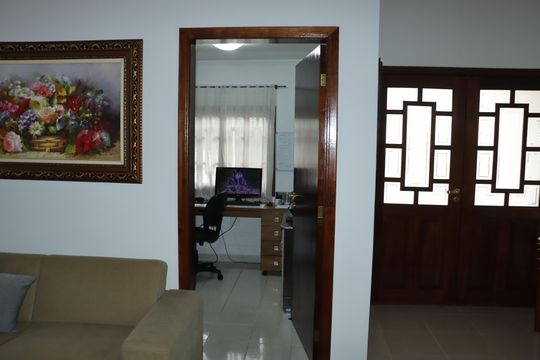 Casa de Condomínio para alugar com 3 quartos, 262m² em Jardim Indaia, Embu das Artes
